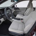 Front seats of Honda Accord 2013