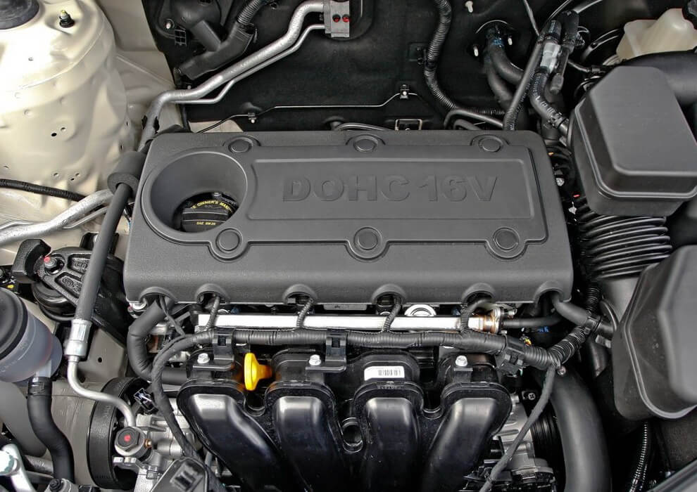 The 2.4-liter engine of the 2013 Kia Sorento