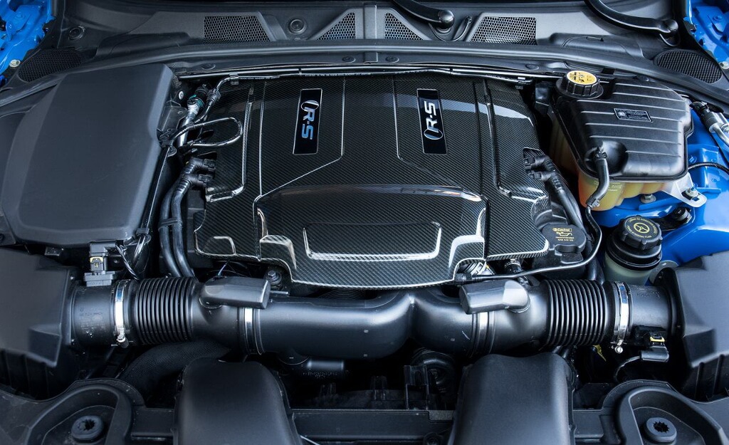 The powerful V8 engine of the 2014 Jaguar XFR-S